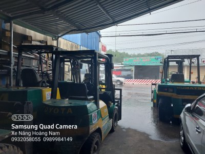 Xe nâng hàng - Xe Nâng Hoàng Nam - Công Ty TNHH MTV Xe Nâng Hoàng Nam